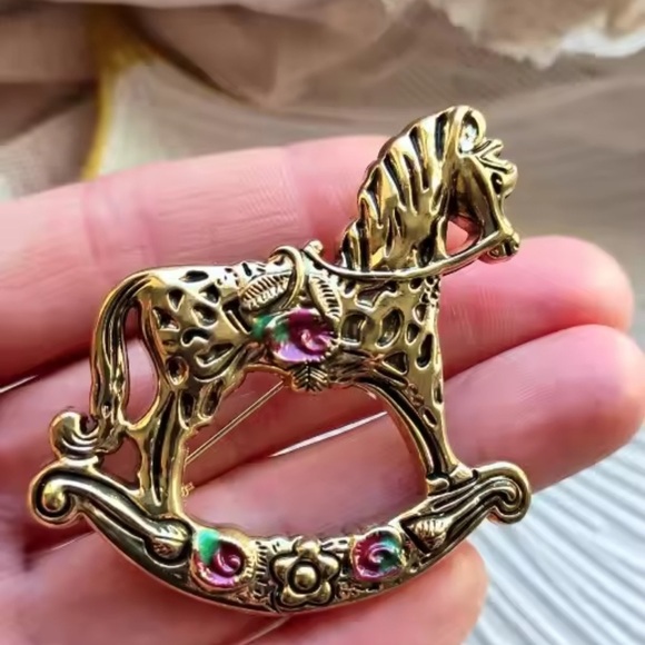 Rocking Horse Vintage Brooch - Picture 12 of 14